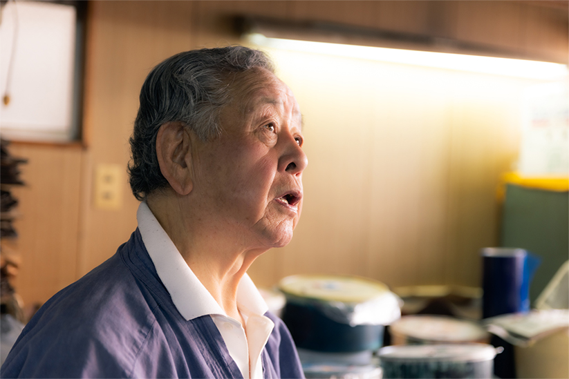 お客様との思い出を語る大野さん