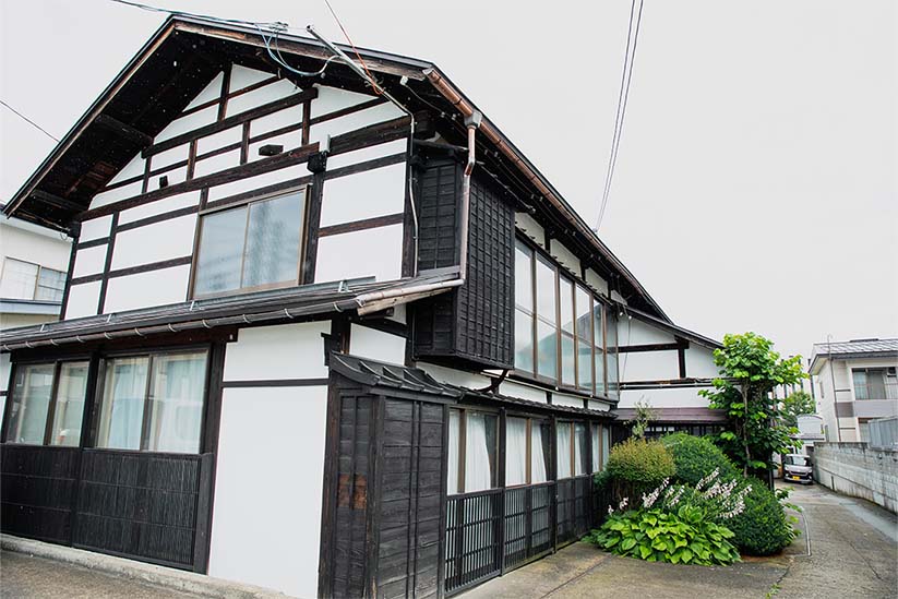 米沢市内にある野々花染工房の外観