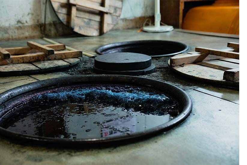 野々花染工房にある藍甕