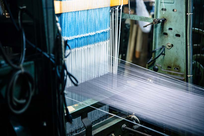 帯地を織る織機