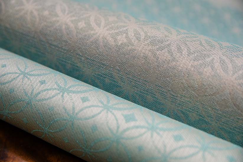 製作者の名前がタグに入れられた帯地