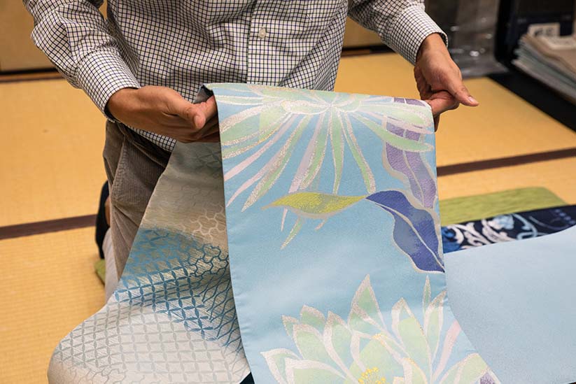 丸楽帯。リバーシブルになっており、2通りの楽しみ方ができます