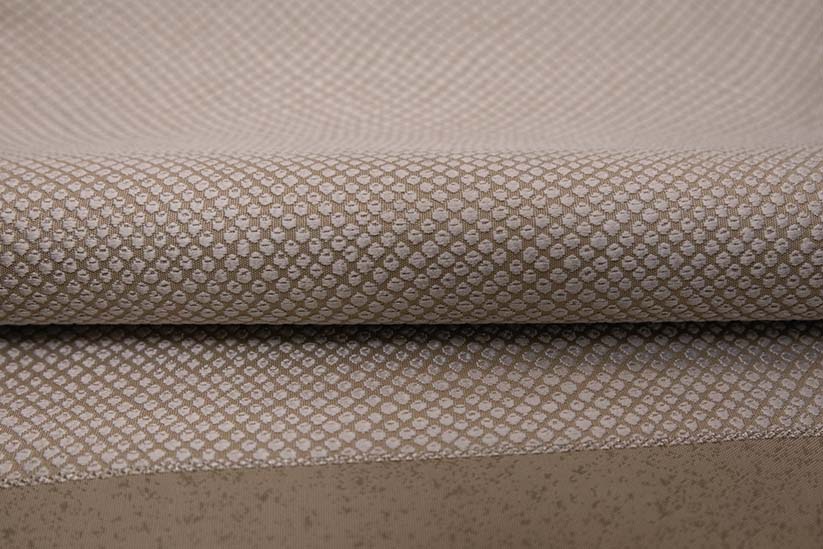 織りだけで立体感を表現した帯。高い技術力が必要です