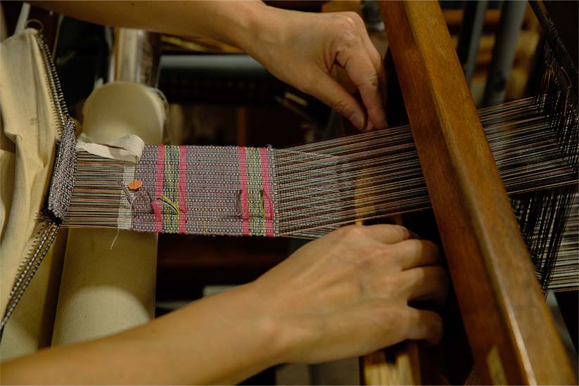染織工房わくわく舘で作品制作される生徒さん