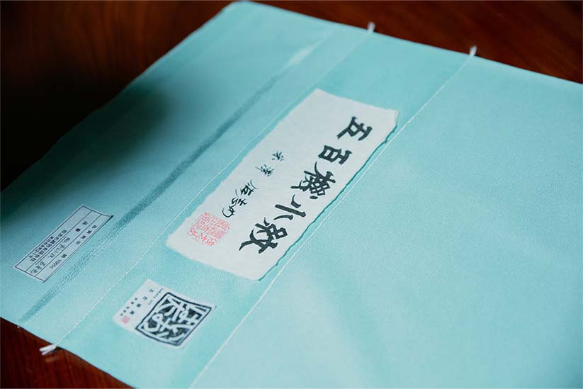 織で鮫小紋の柄が表現されている